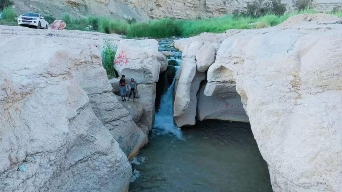 بين الصخور والمياه .. شلالات 
