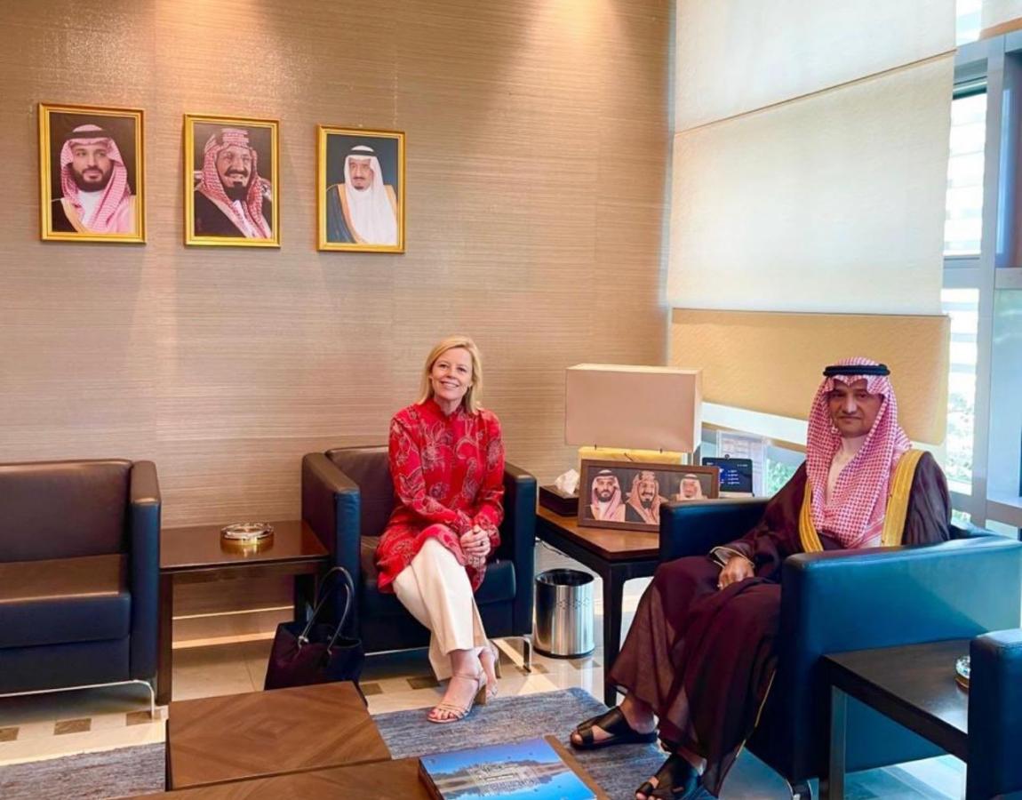 السفير السعودي يستقبل نظيرته في الاردن