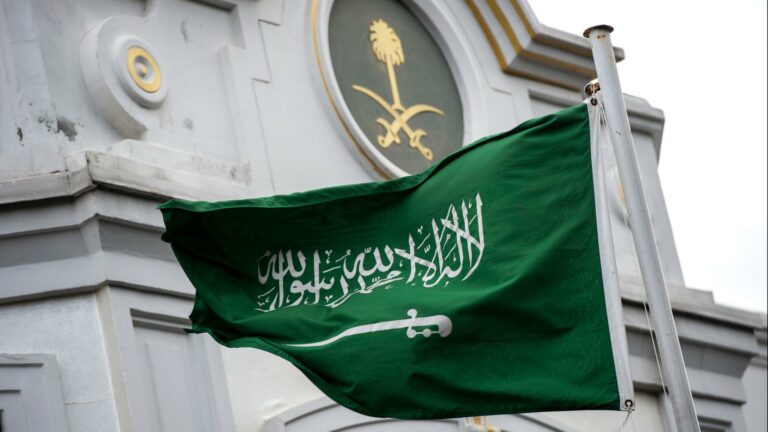 الدفاع المدني السعودي يعلن زوال الخطر في خميس مشيط وأبها بعد تحذيرات
