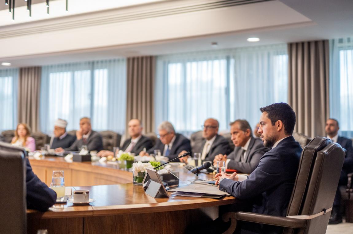 نائب الملك يدعو إلى تسريع وتيرة العمل لمواجهة التبعات الاقتصادية للتصعيد