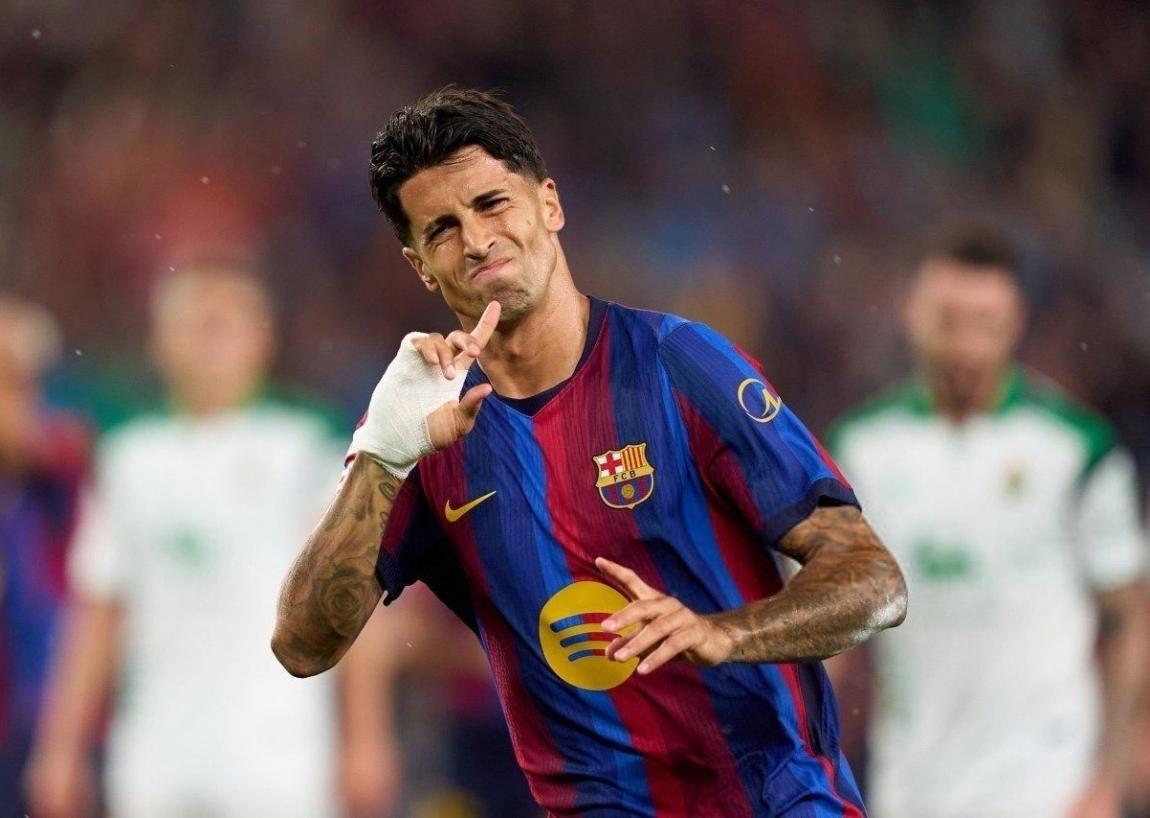 برشلونة يكتسح راسينج سانتاندير بسباعية ويواصل صدارة الليغا