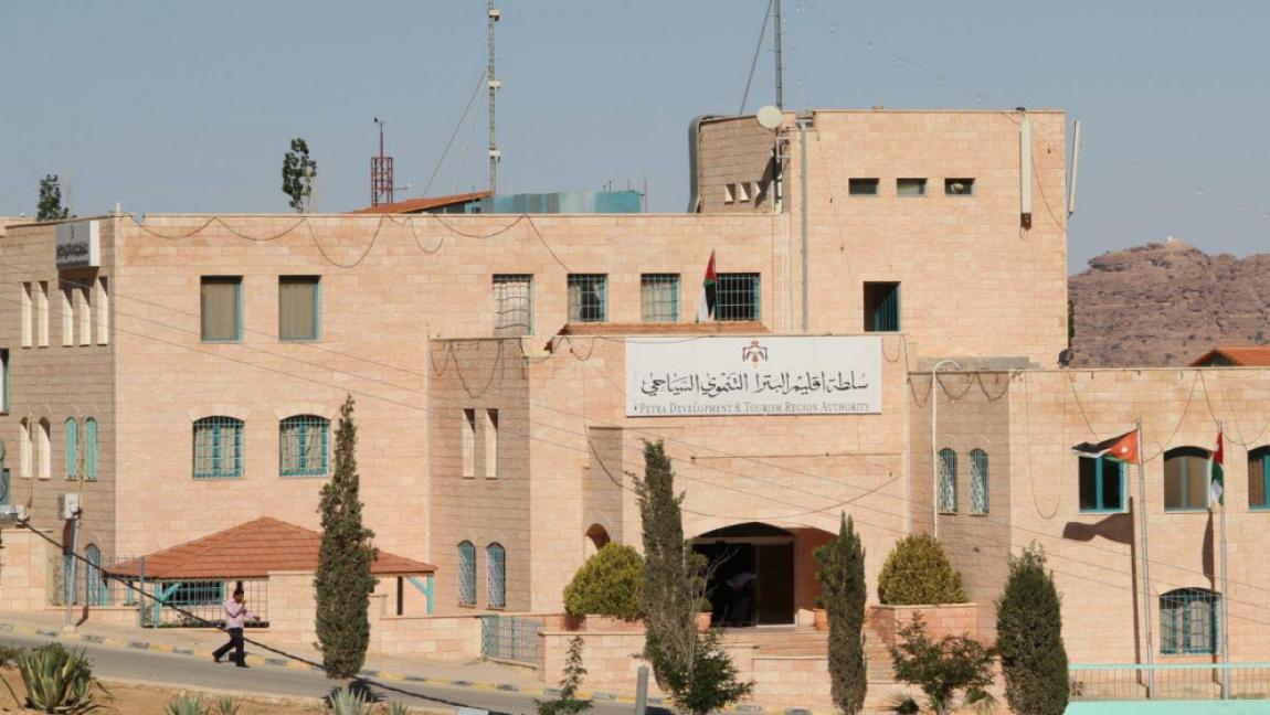 انهاء خدمات العدوان وهلالات وقبول استقالة محادين