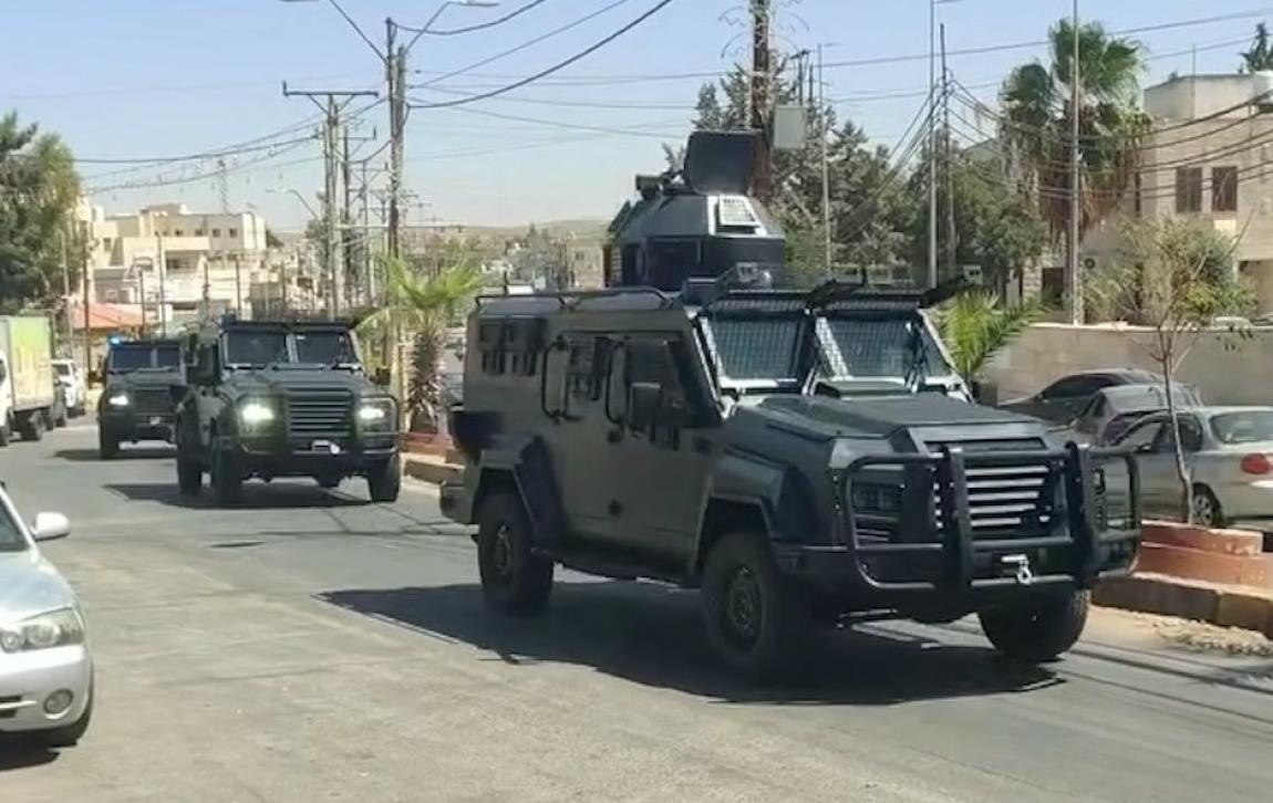 حملة أمنيّة ومداهمات في الرمثا .. ضبط 7 أشخاص بينهم خطيران