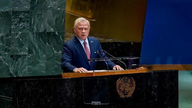 الملك يرافقه ولي العهد يصل مقر الأمم المتحدة 