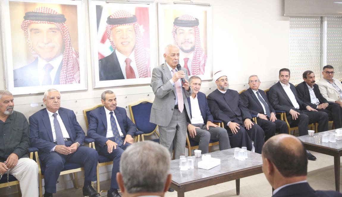 مندوبا عن الملك وولي العهد .. العيسوي يعزي الكريمين