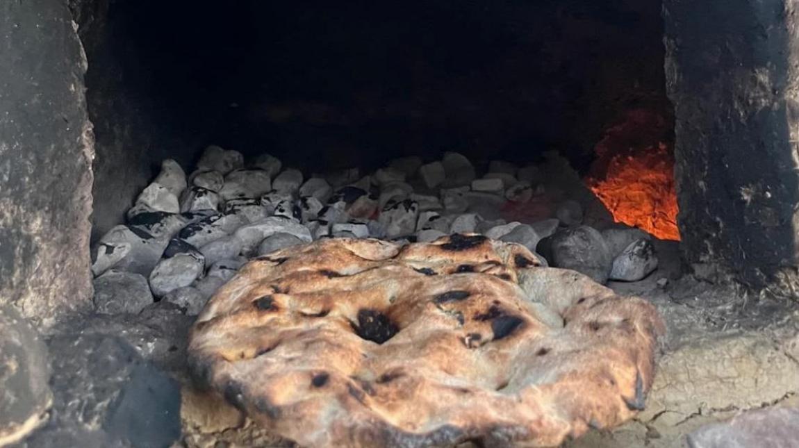 خبز الطابون يتسيّد موائد العجلونيين ويحكي قصة الأجداد