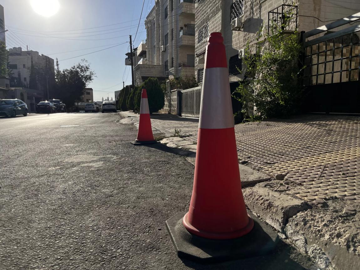 الأمانة: منع استخدام الارصفة كمواقف خاصة أو للفاليه 