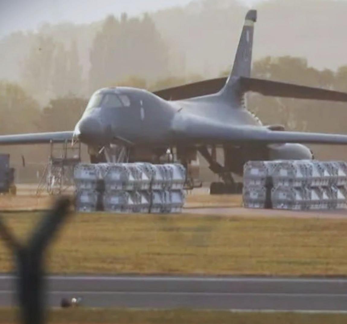 صحيفة: واشنطن سحبت قاذفات B-1 من قاعدة فيرفورد البريطانية