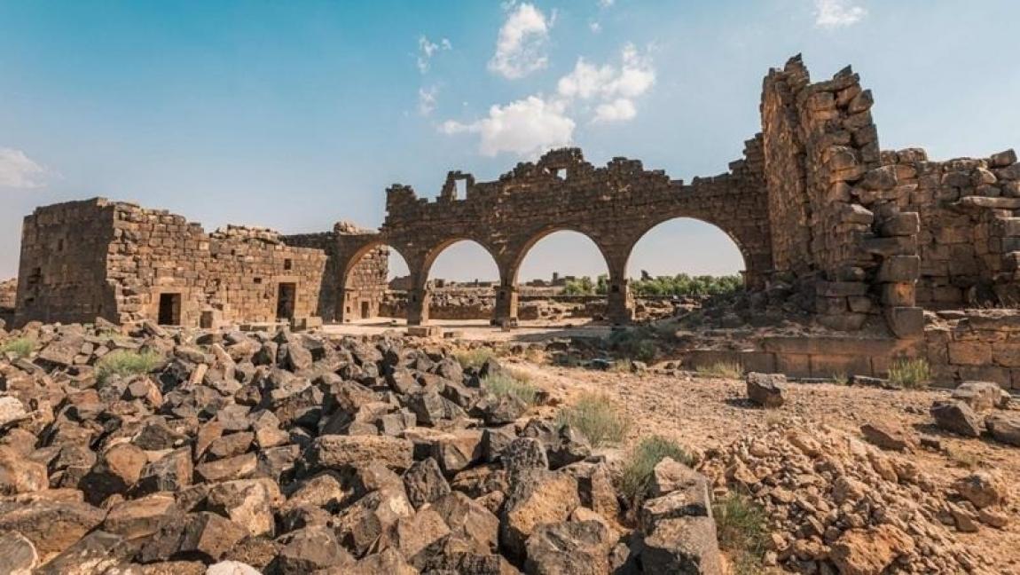 بوابة بلدية أم الجمال .. تحفة بازلتية تختزل التاريخ وتفتح نوافذ
