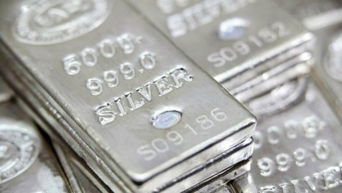 الفضة تهبط لأدنى مستوى منذ تشرين الثاني 2025