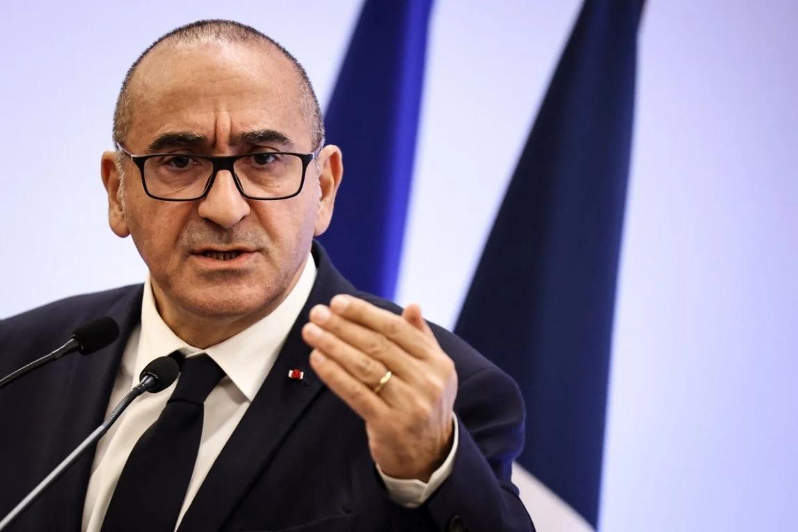 وزير الداخلية الفرنسي يحذر من 